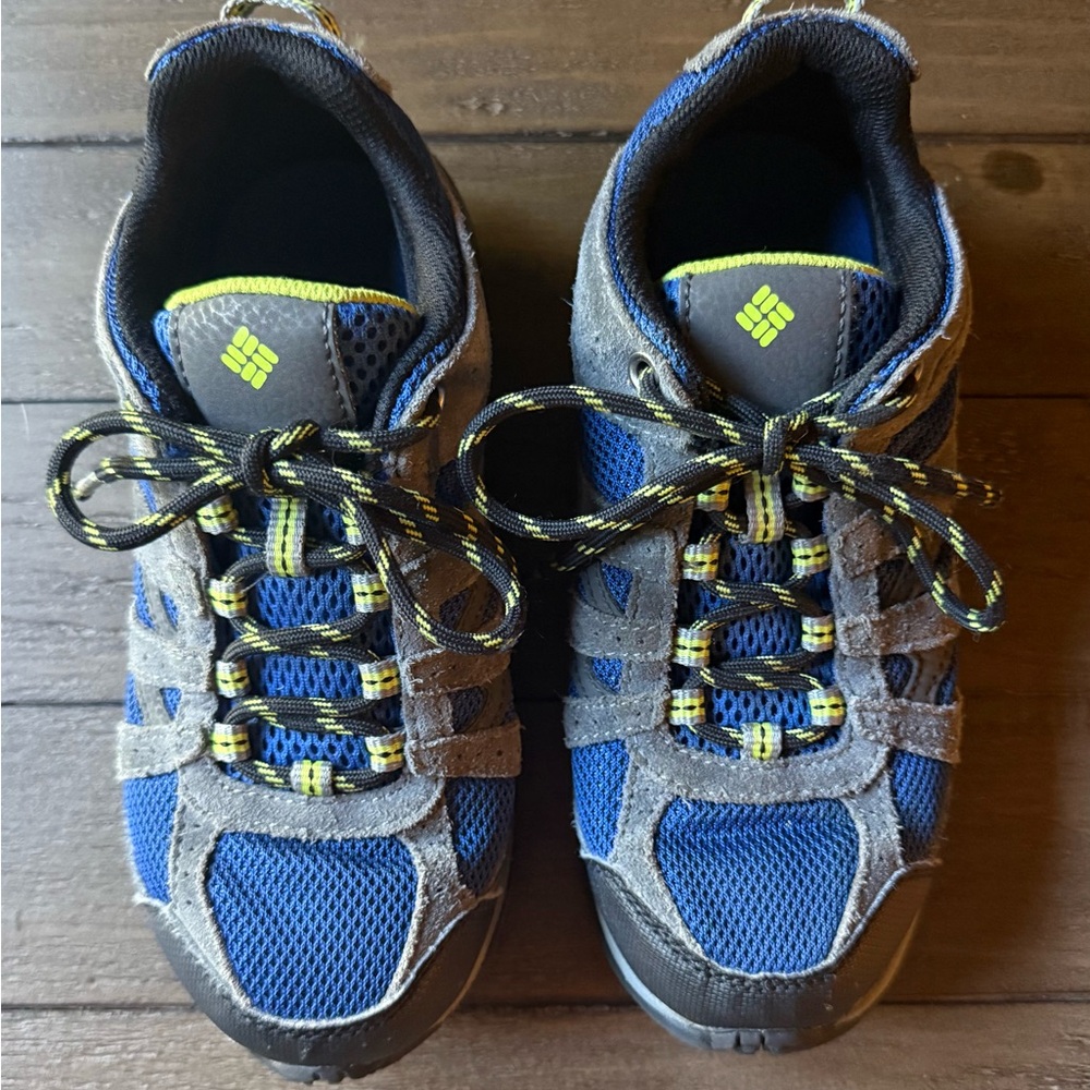 Columbia Boys Hiking Shoes Size 3 Like New